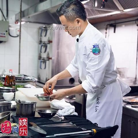 黄晓明47岁身材管理对比同龄艺人
